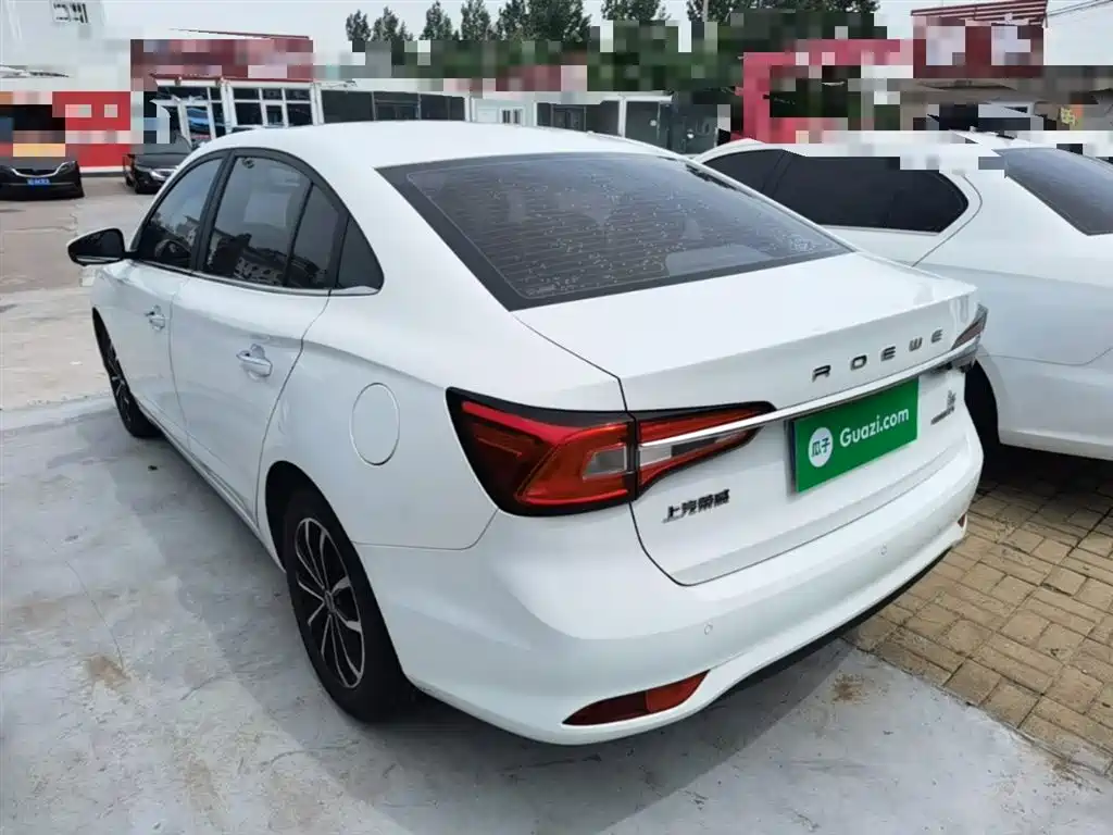 Roewe i5 1.5 L Auto 4 G Connected Leading Luxury Flagship
