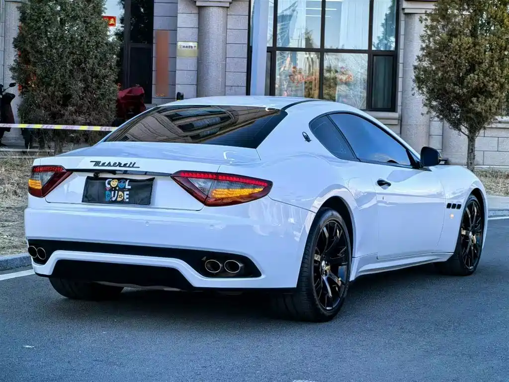 GranTurismo 4.2 L Standard