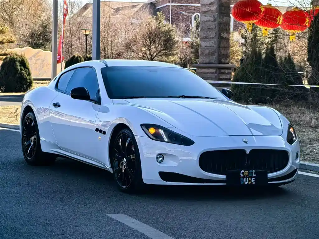 GranTurismo 4.2 L Standard