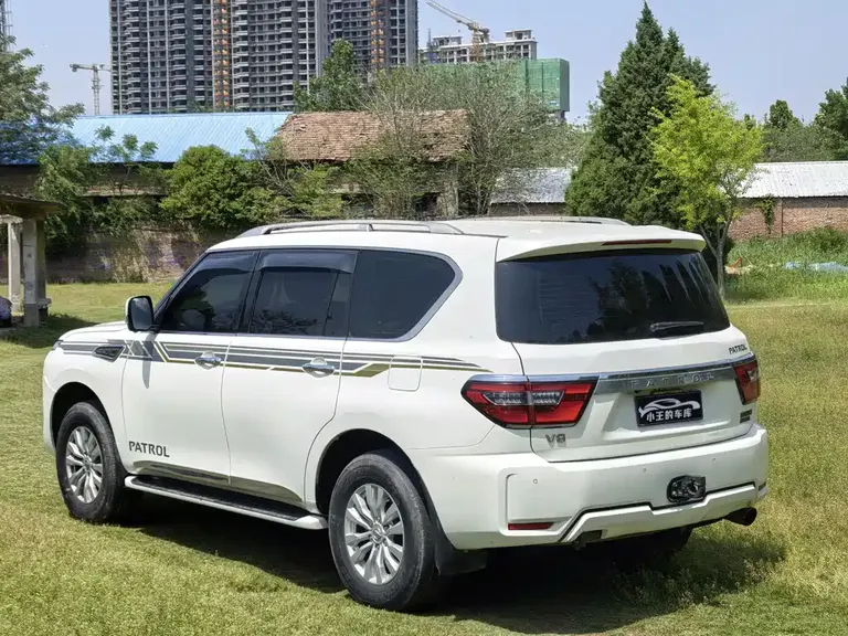 Nissan Patrol 5.6 L Standard