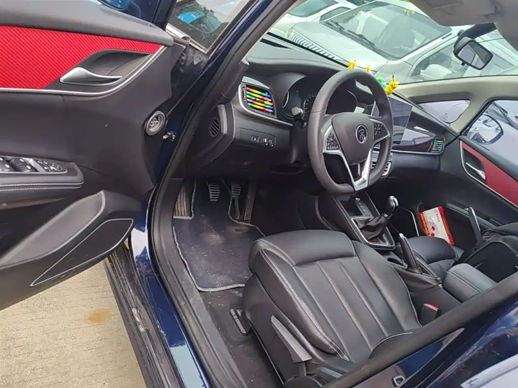 Song MAX 宋MAX 2019款 1.5 T 手动智联睿逸天窗型 6座 国VI