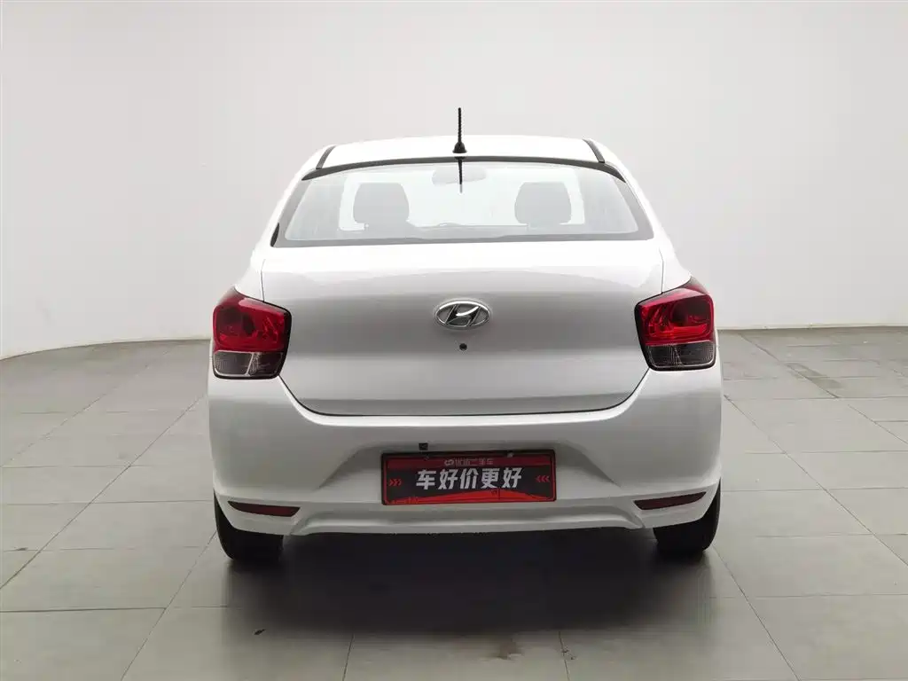 Accent 1.4 L Manual Radiant Sunroof CN-V