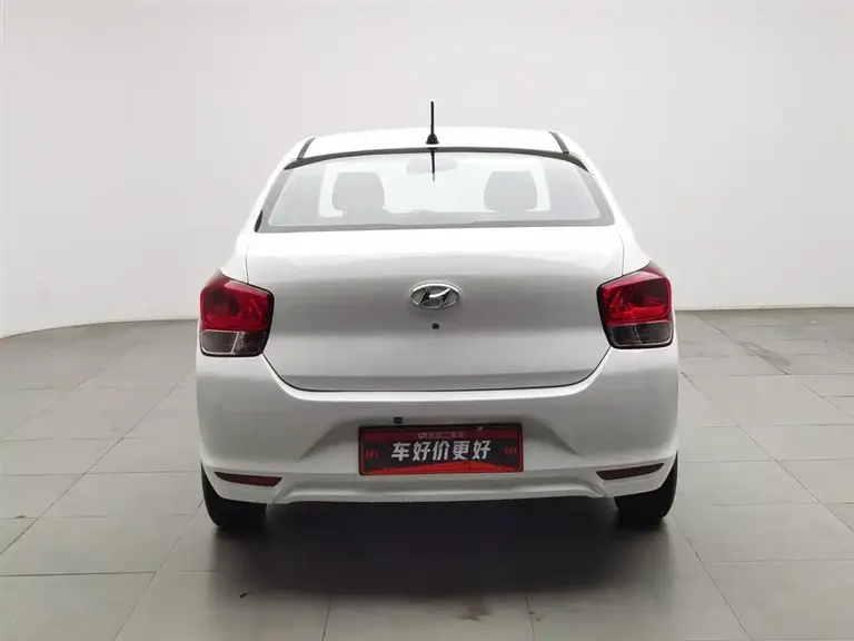 Hyundai Accent 1.4 L Manual Radiant Sunroof CN-V