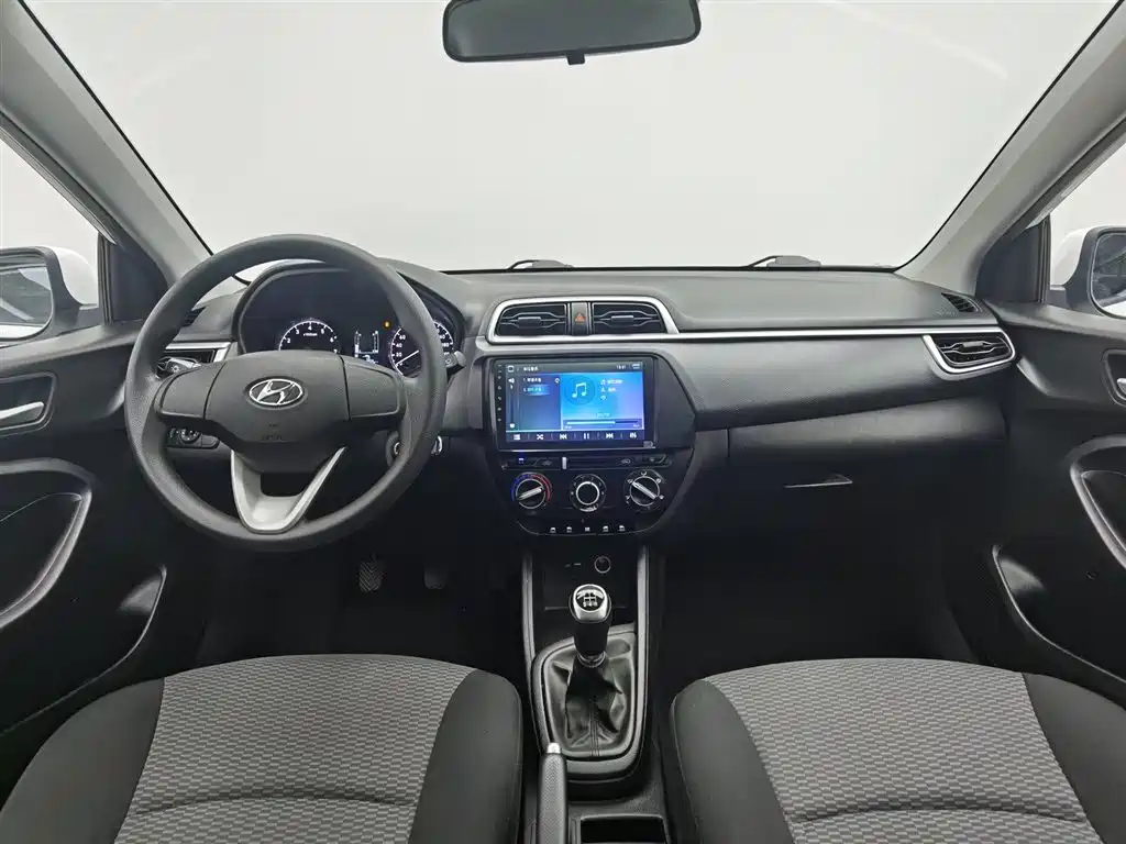 Accent 1.4 L Manual Radiant Sunroof CN-V