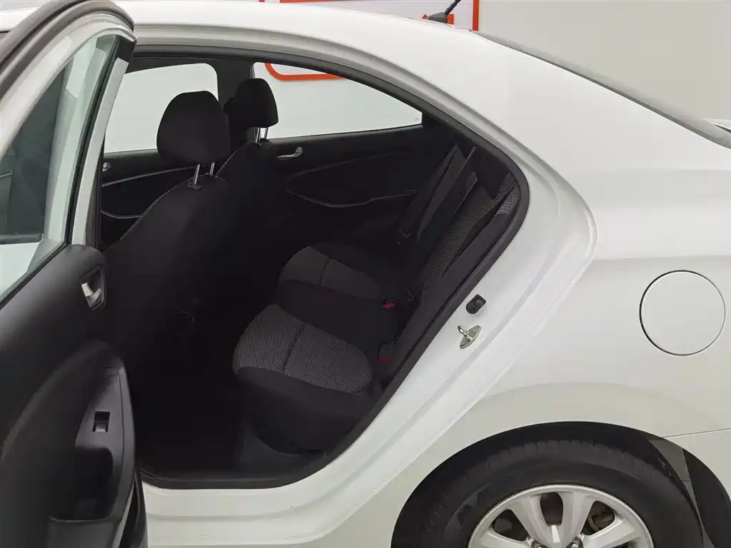 Accent 1.4 L Manual Radiant Sunroof CN-V