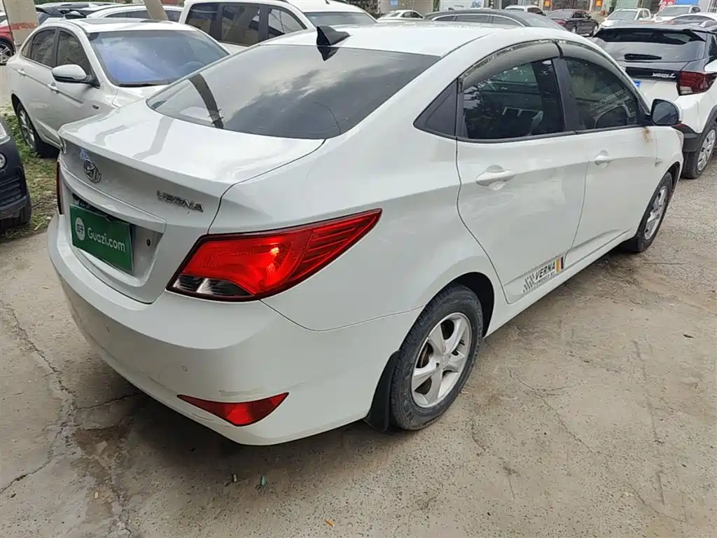 Accent 1.4 L Auto Intelligent GLS