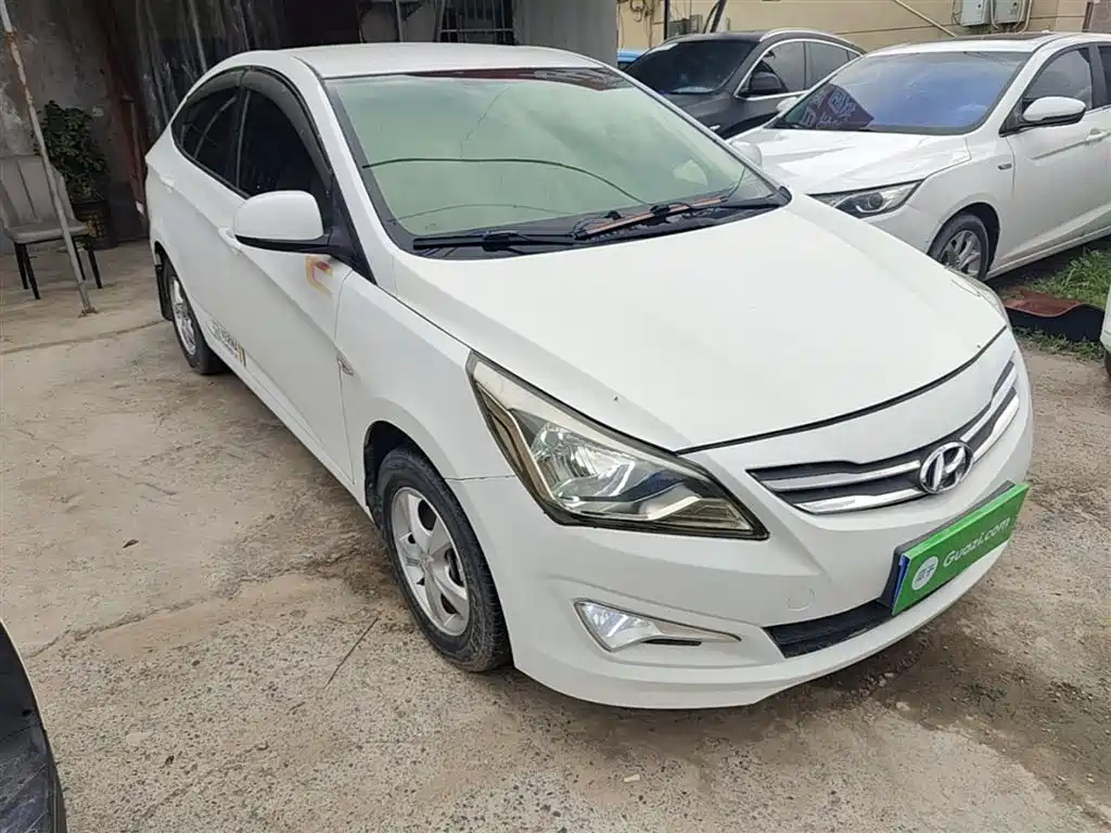 Accent 1.4 L Auto Intelligent GLS