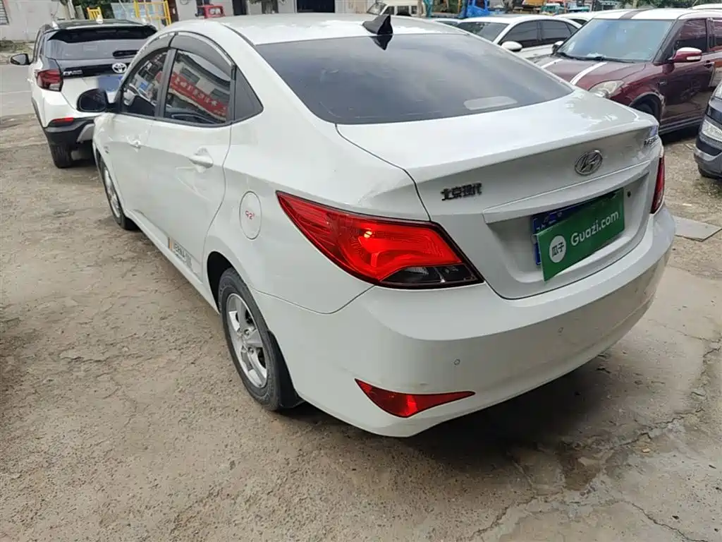Accent 1.4 L Auto Intelligent GLS