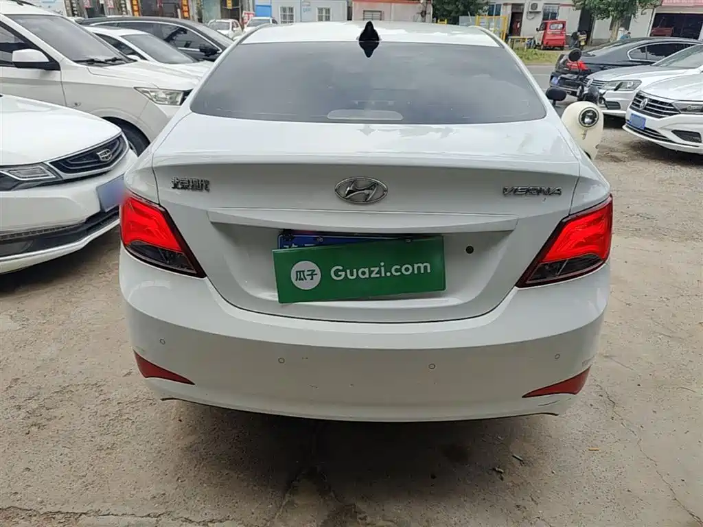 Accent 1.4 L Auto Intelligent GLS
