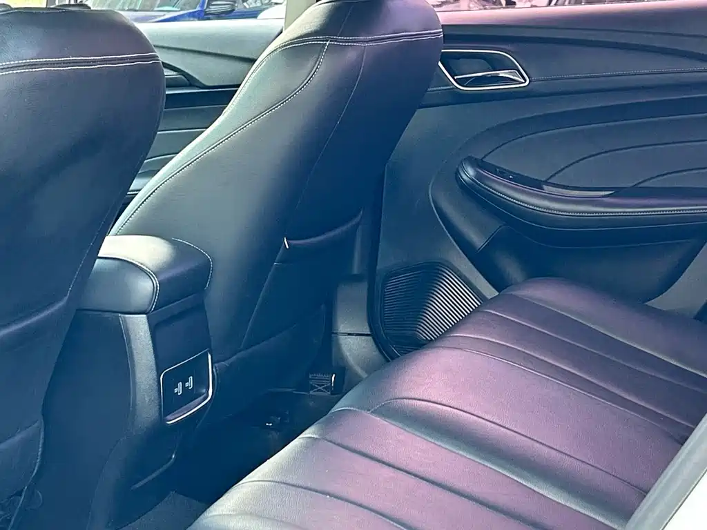 Roewe i5 荣威i5 2020款 1.5 L 自动4 G互联领豪智驾版