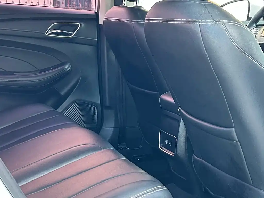 Roewe i5 荣威i5 2020款 1.5 L 自动4 G互联领豪智驾版