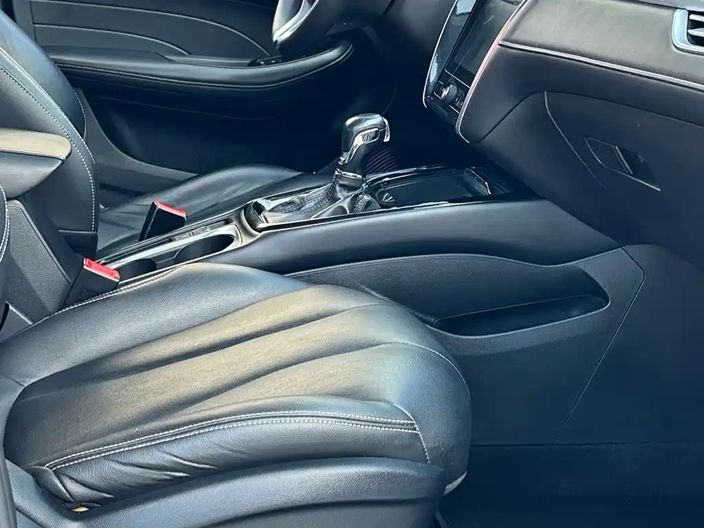 Roewe i5 荣威i5 2020款 1.5 L 自动4 G互联领豪智驾版