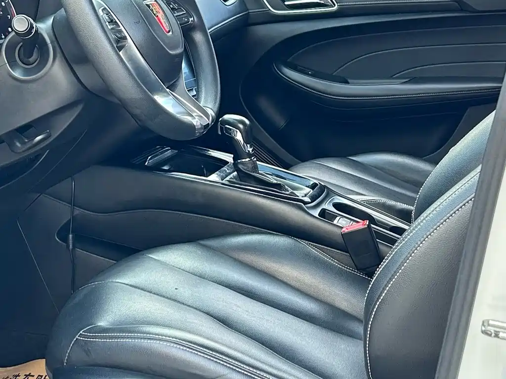 Roewe i5 荣威i5 2020款 1.5 L 自动4 G互联领豪智驾版