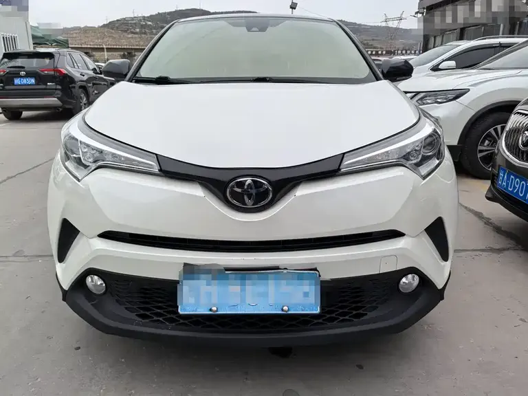 Toyota C-HR 2.0 L Leading