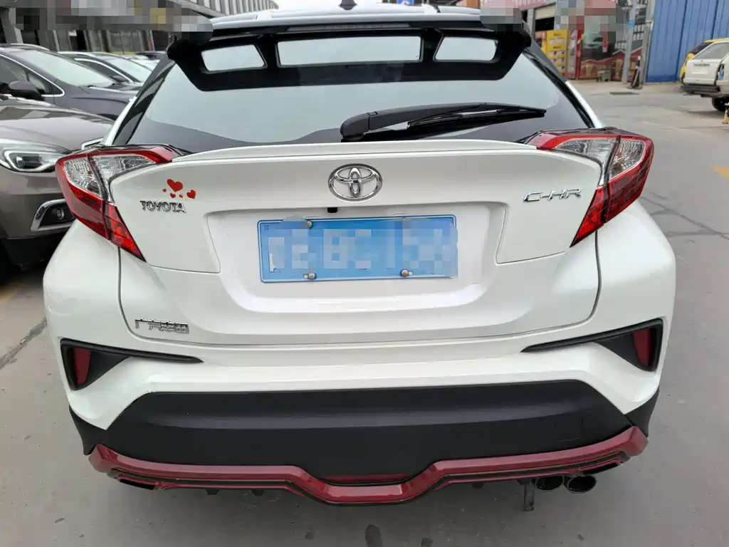 Toyota C-HR 2.0 L Leading
