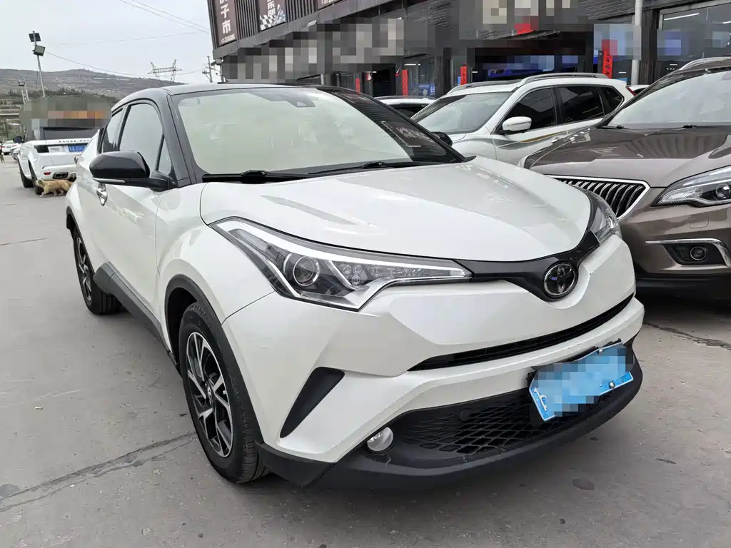 Toyota C-HR 2.0 L Leading