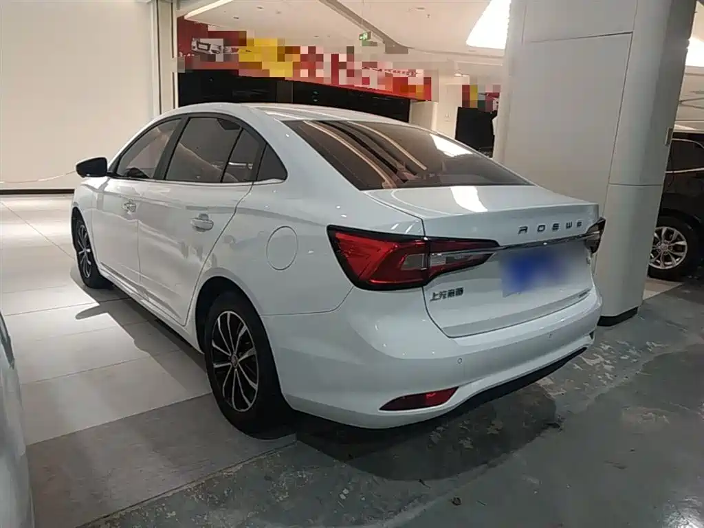 Roewe i5 1.5 L Auto 4 G Connected Leading Luxury Flagship