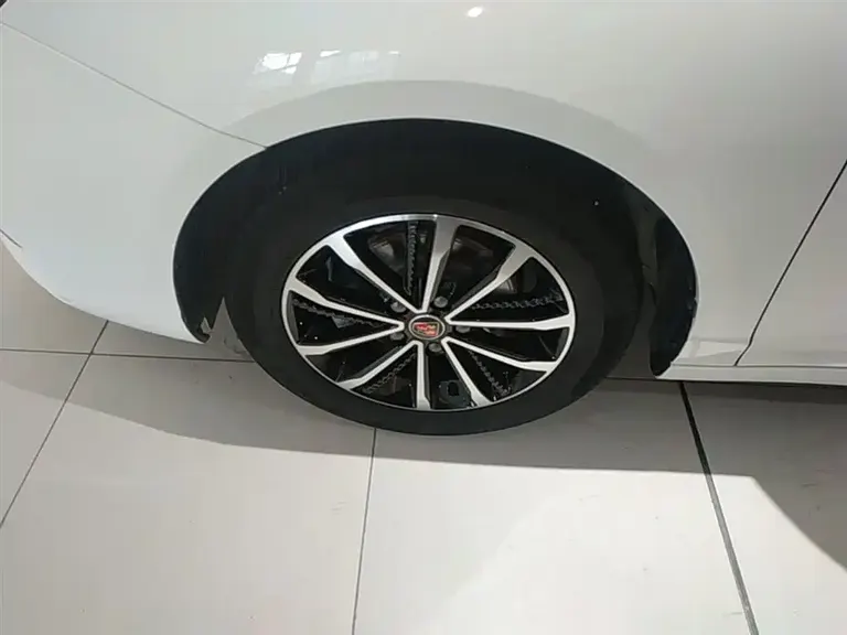 Roewe i5 1.5 L Auto 4 G Connected Leading Luxury Flagship
