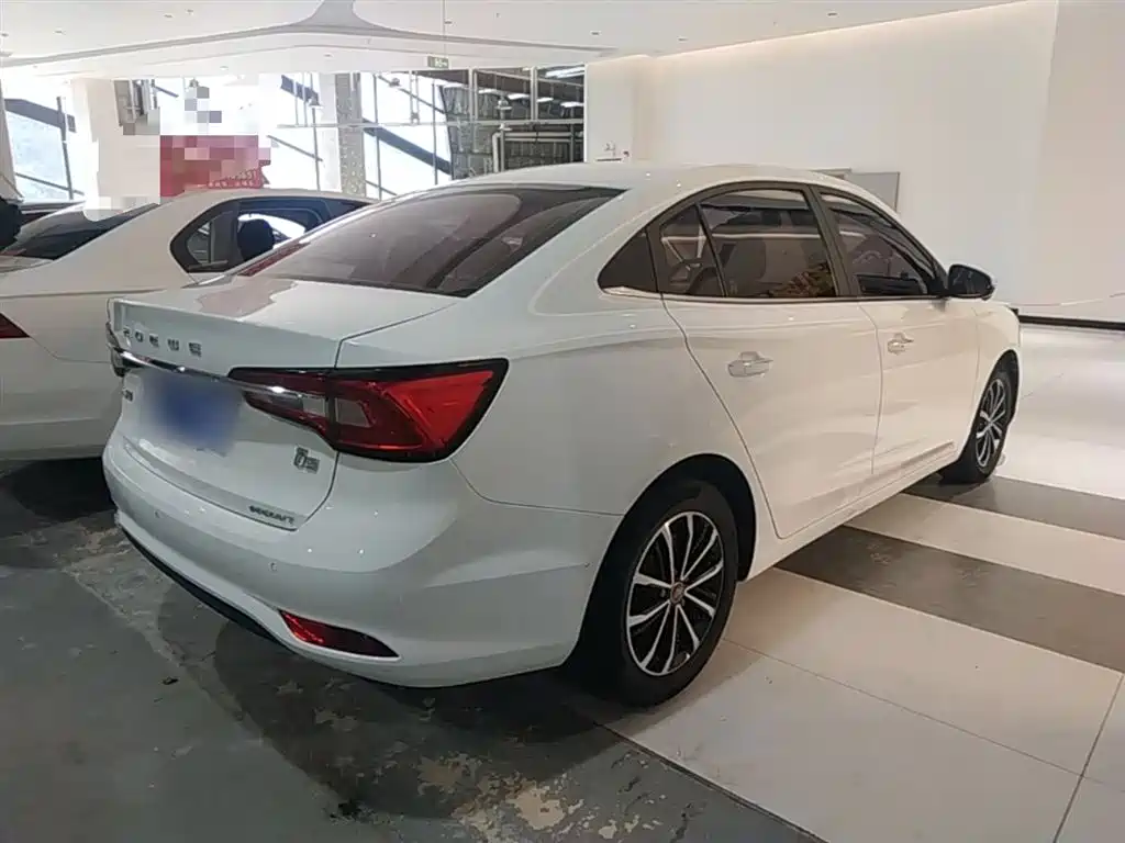 Roewe i5 1.5 L Auto 4 G Connected Leading Luxury Flagship
