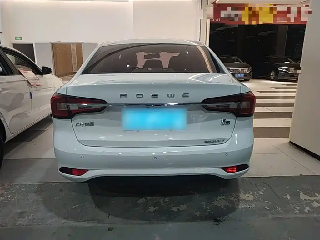 Roewe i5 1.5 L Auto 4 G Connected Leading Luxury Flagship