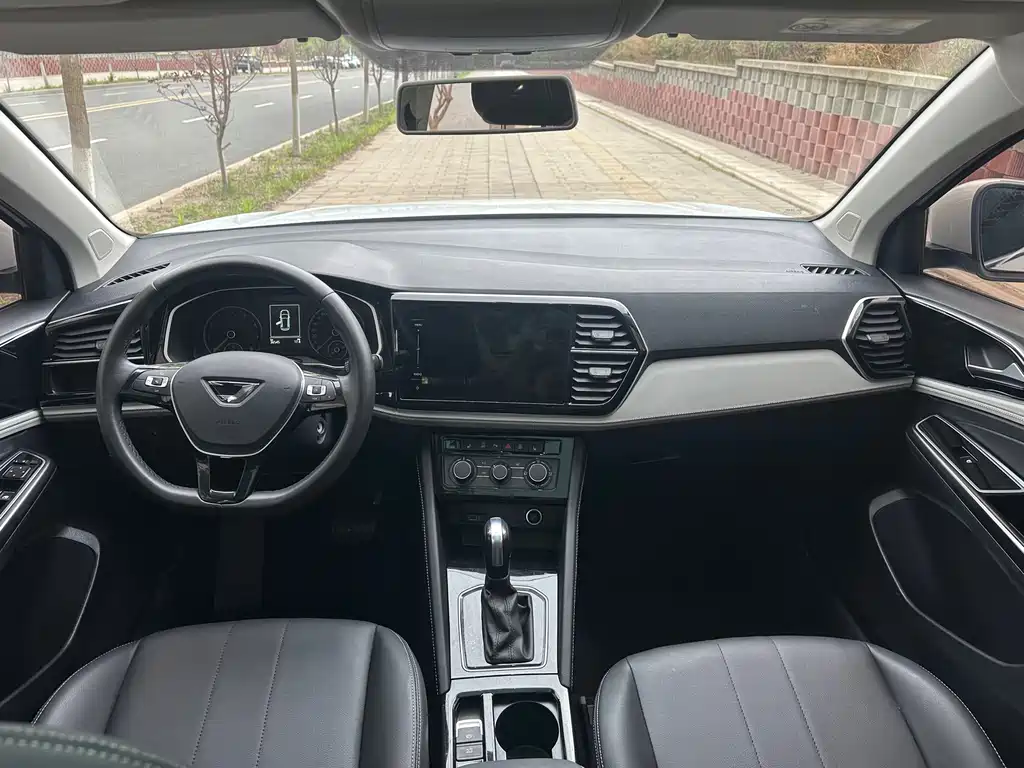 Jetta VS7 280 TSI Auto Progressive