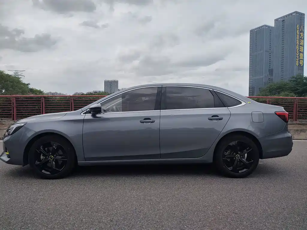 Roewe i6 MAX 荣威i6 MAX 2020款 300 TGI 自动爽酷智驾版
