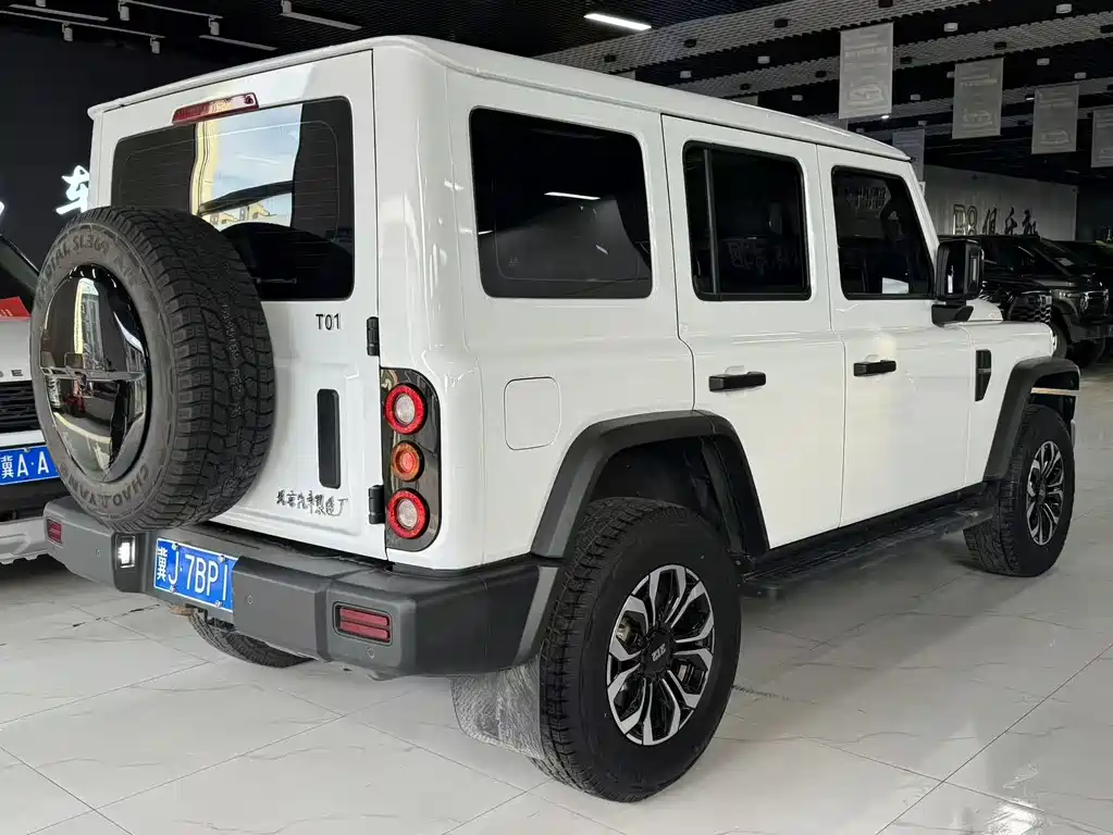 212 T01 2.0 T Explorer