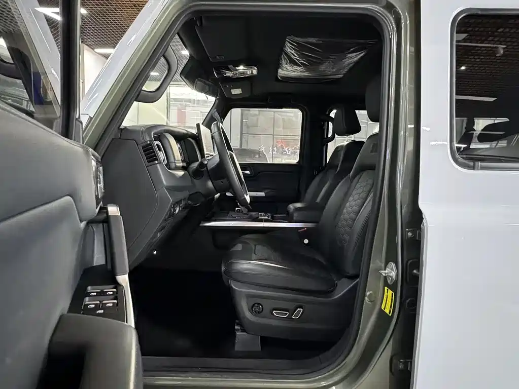 212 T01 2.0 T Explorer