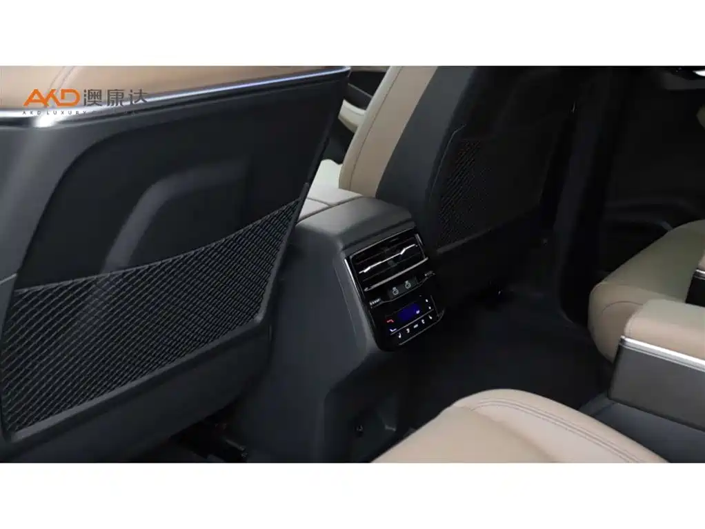 Audi Q6 奥迪Q6/2.0 T/24款/45 TFSI quattro 齐云型 羽林套装 6座