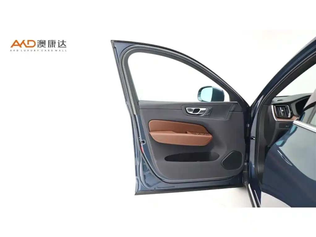 Volvo XC60 沃尔沃XC60/2.0 T/23款/B5四驱智远豪华版