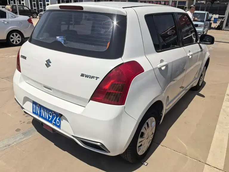 Suzuki Swift 1.3 L Manual Standard