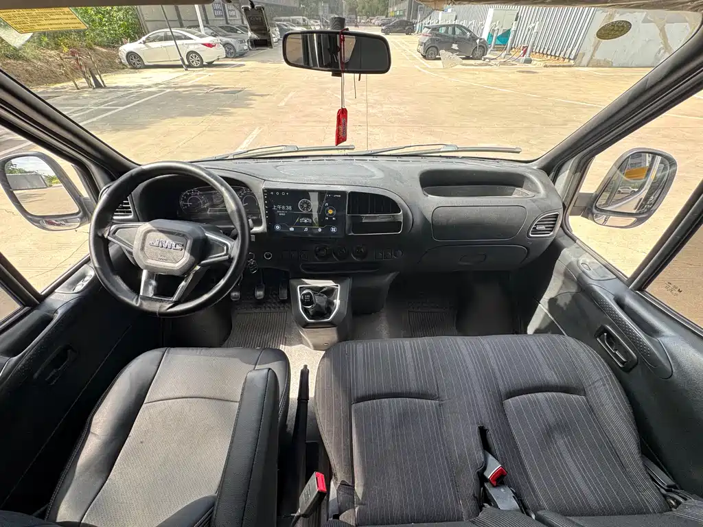 Transit Custom 2.8 T Space King Standard SWB Mid High Roof 6-seat Diesel CN-VI JX493