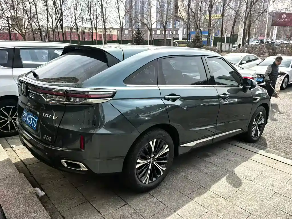 Honda UR-V 370 TURBO 4 WD Honor Shine