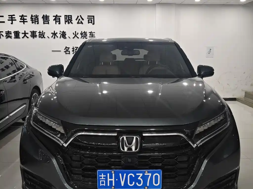 Honda UR-V 370 TURBO 4 WD Honor Shine
