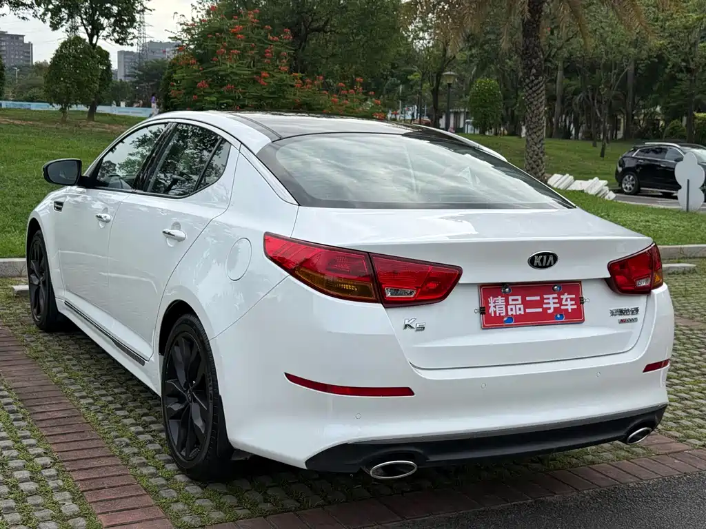 Kia K5 2.0 L Auto Luxury
