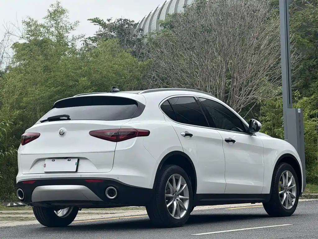 Stelvio 2.0 T 280 HP Luxury