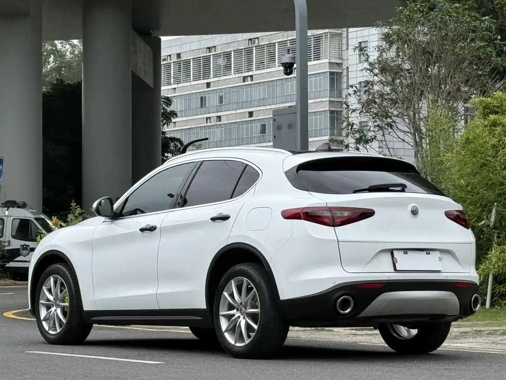 Stelvio 2.0 T 280 HP Luxury