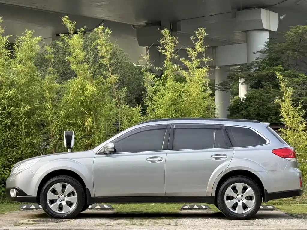 Outback 2.5 i Luxury