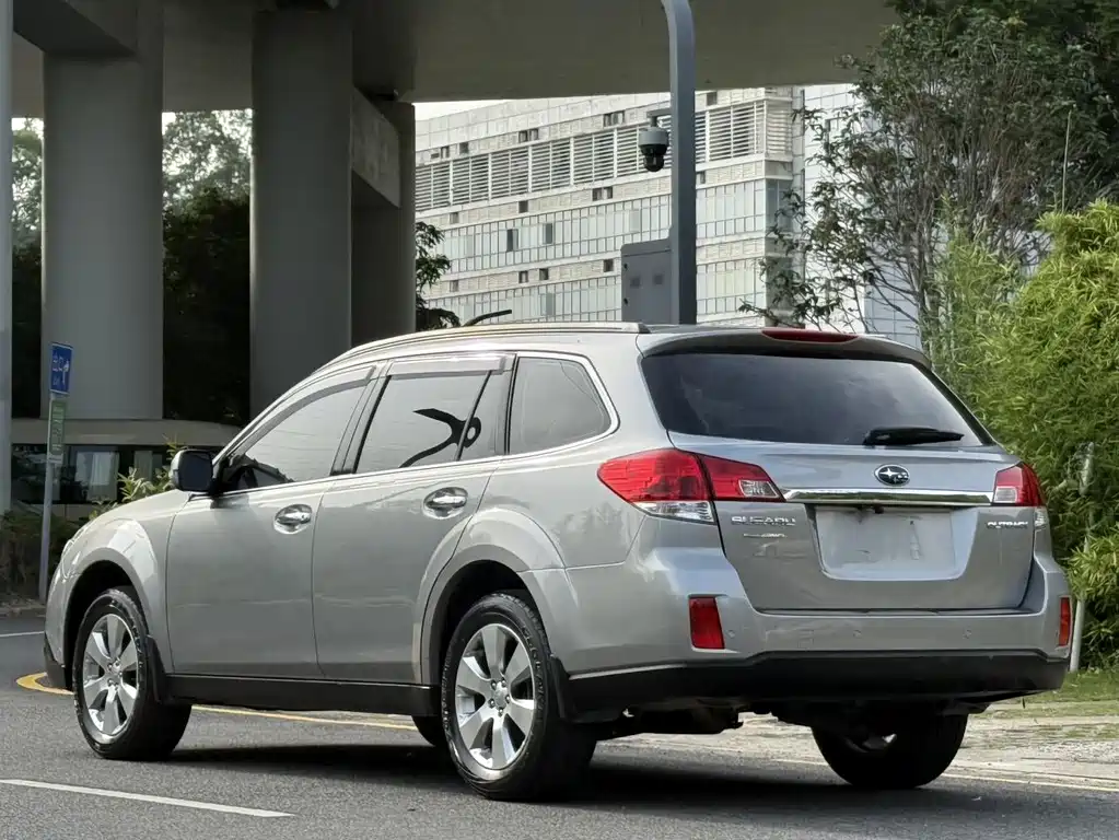 Outback 2.5 i Luxury