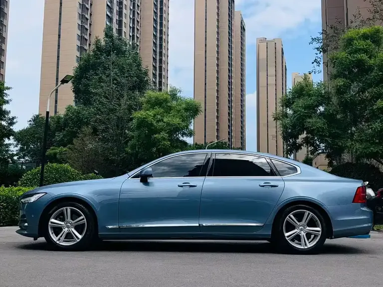 Volvo S90 T4 Smart Vision