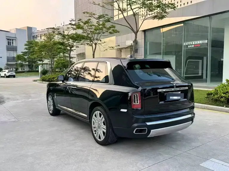 Rolls-Royce Cullinan 4-seat