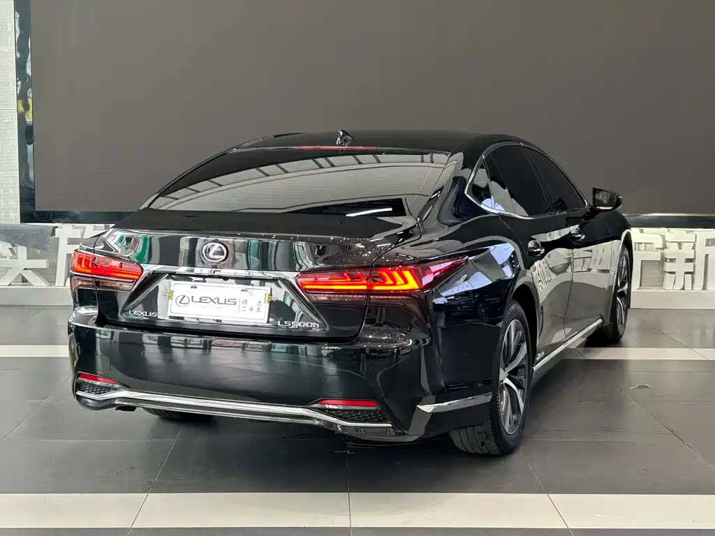 Lexus LS 500 h Outstanding