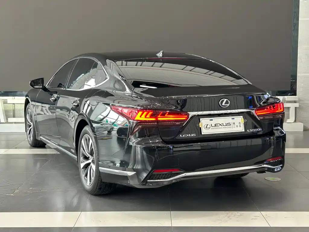 Lexus LS 500 h Outstanding