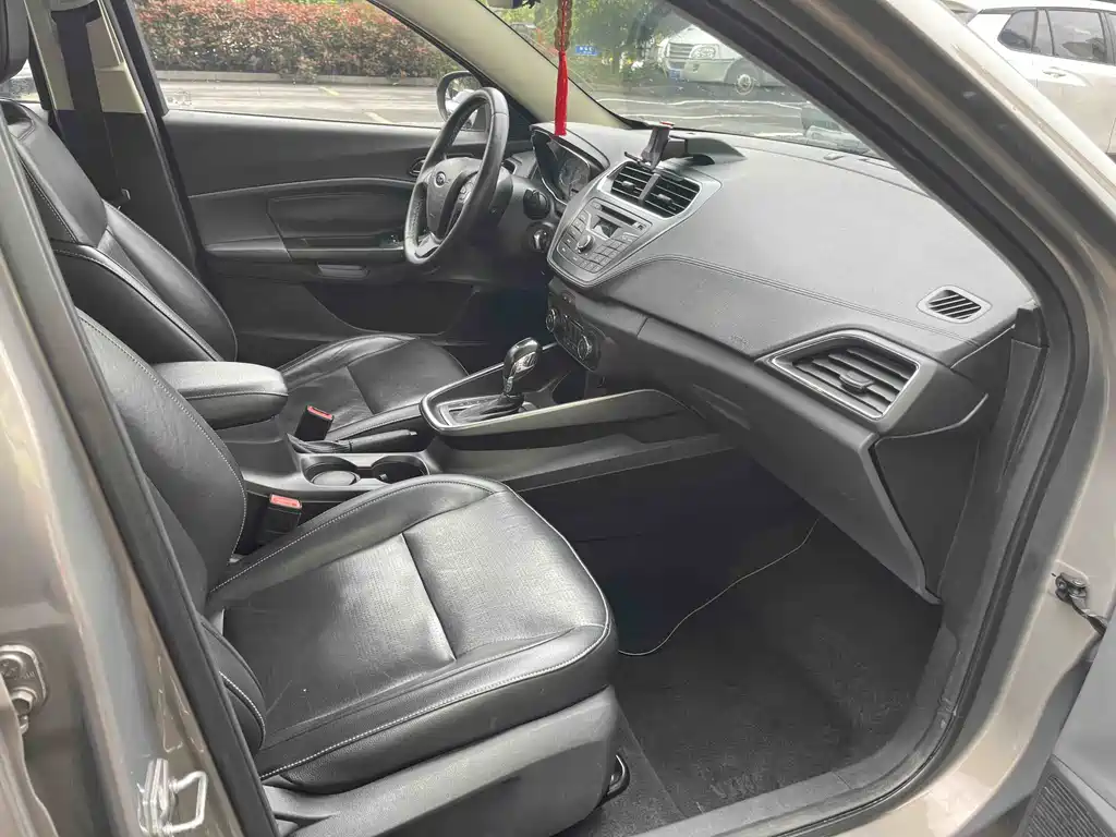 Escort 1.5 L Auto Fashion