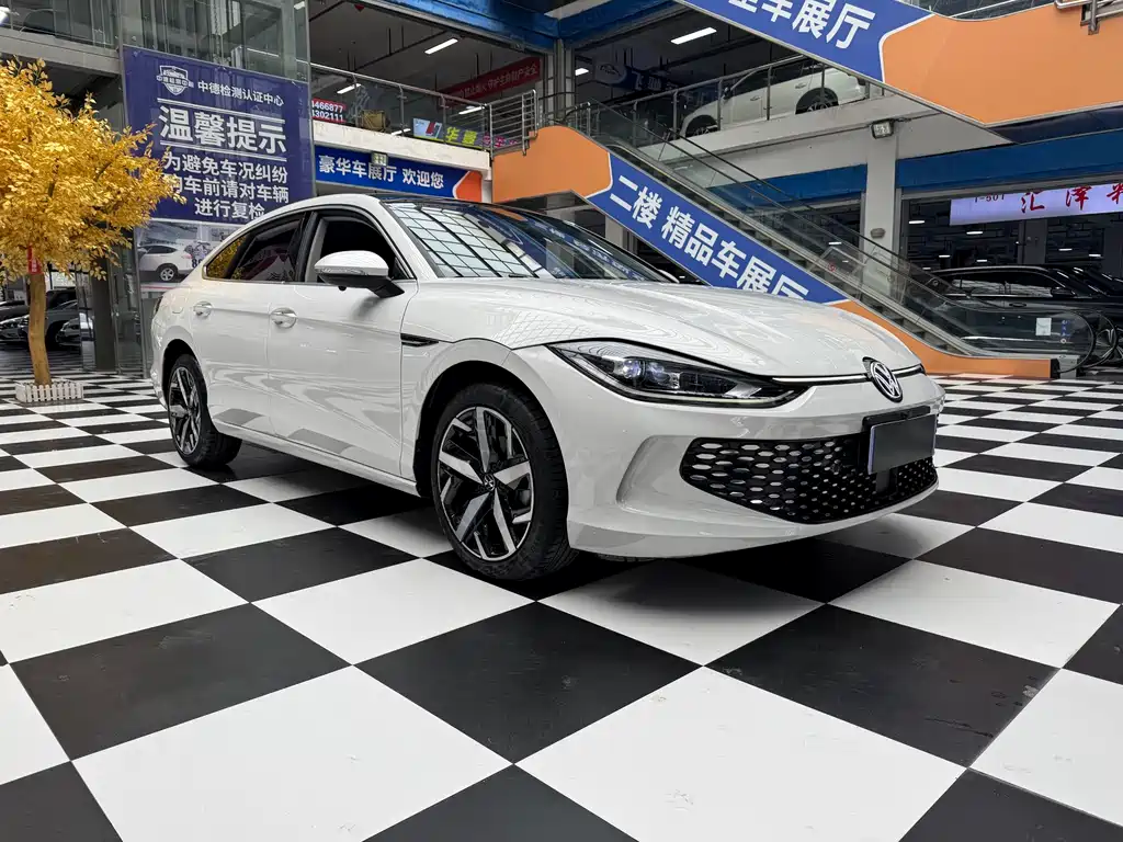 Lamando Lamando L 280 TSI DSG Spicy Cool