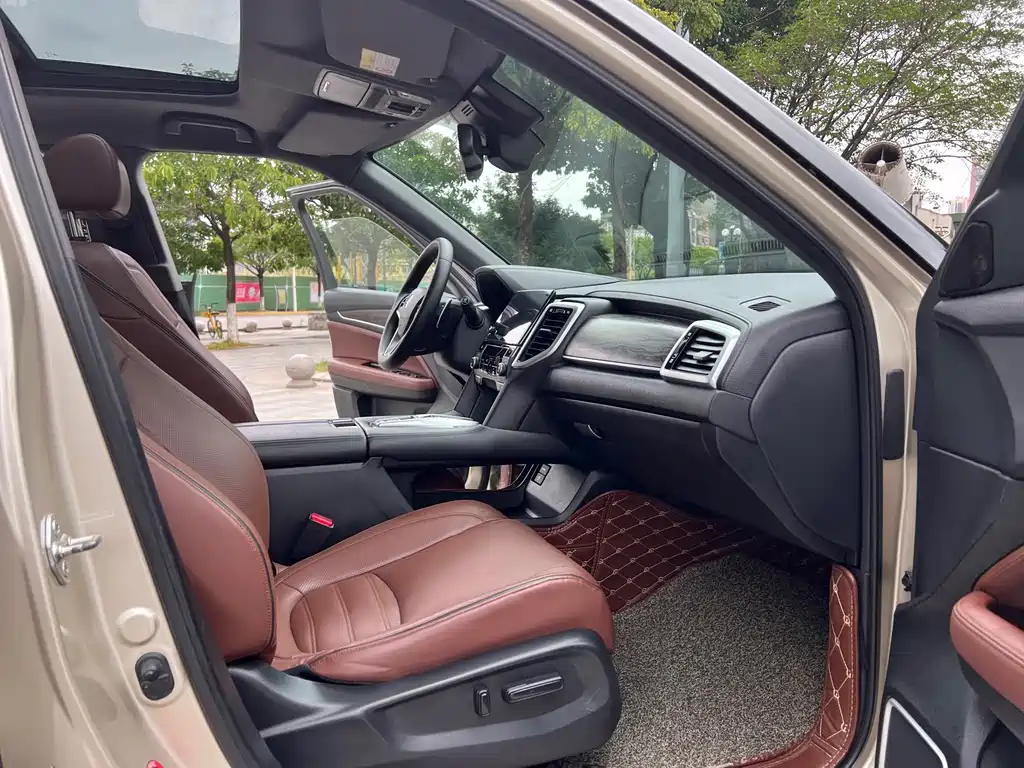 Honda UR-V 370 TURBO 4 WD Honor Shine CN-V