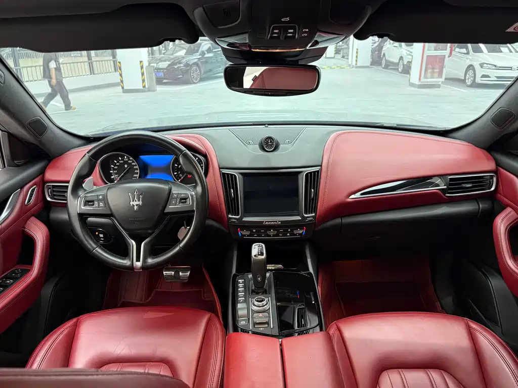 Levante 3.0 T Standard CN-V