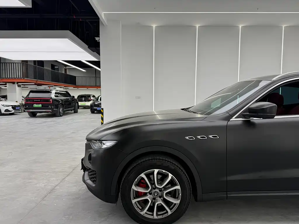 Levante 3.0 T Standard CN-V