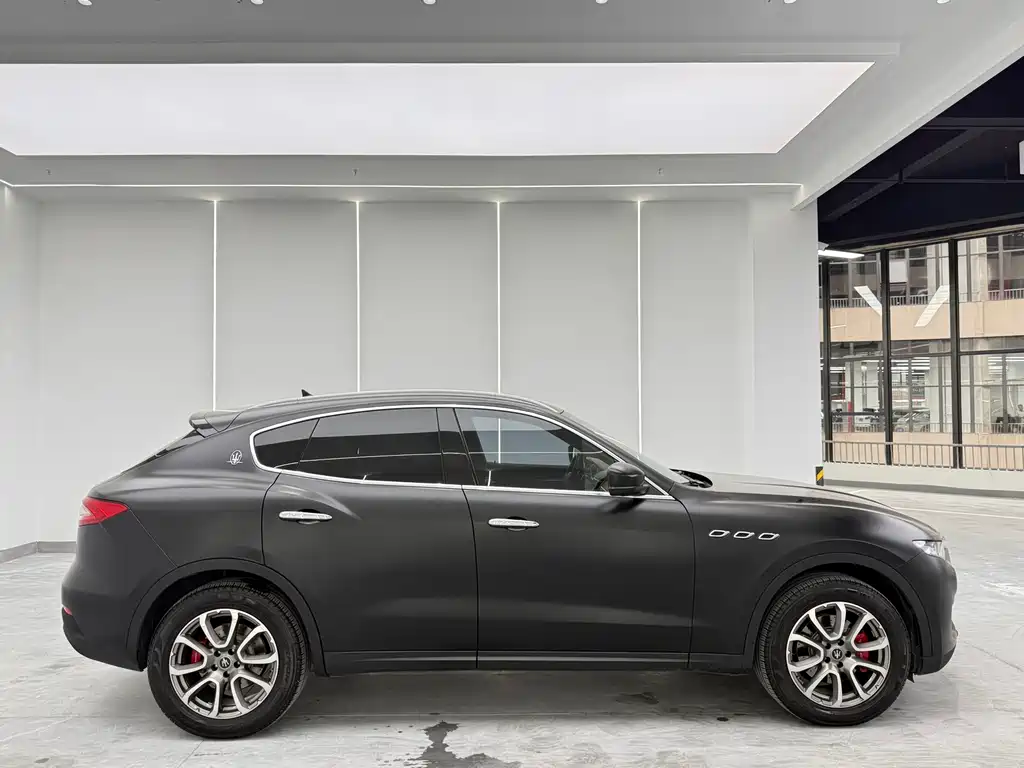 Levante 3.0 T Standard CN-V