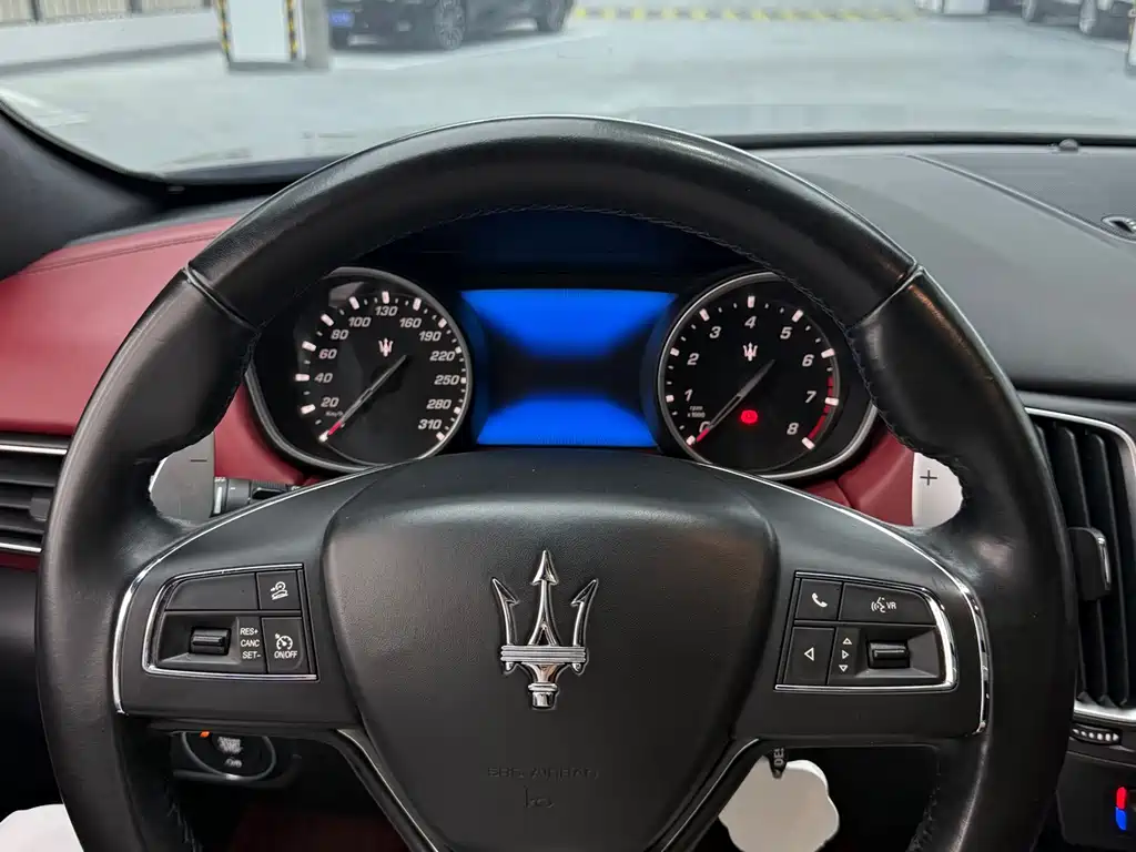 Levante 3.0 T Standard CN-V